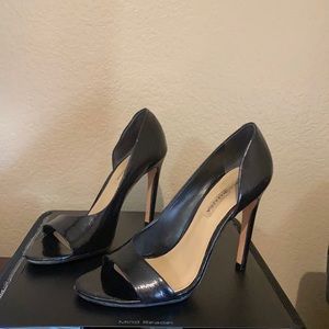 BCBG Maxazria 4.5” pumps